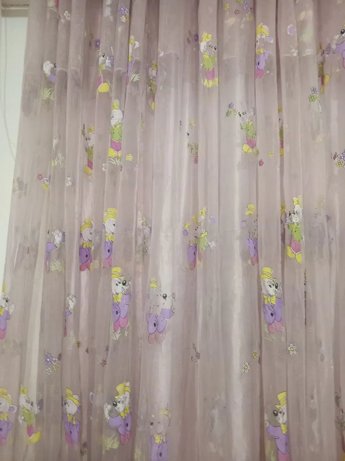 یه عدد پرده صورتی با عکس میکی موز|پرده، رانر، رومیزی|مشهد, آپارتمان های مرتفع|دیوار