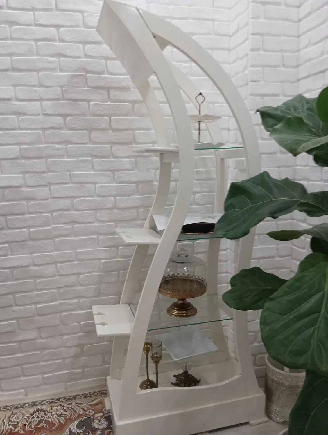 ویترین کار کرده سفید در حد نو|بوفه، ویترین، کنسول|محمودآباد, |دیوار