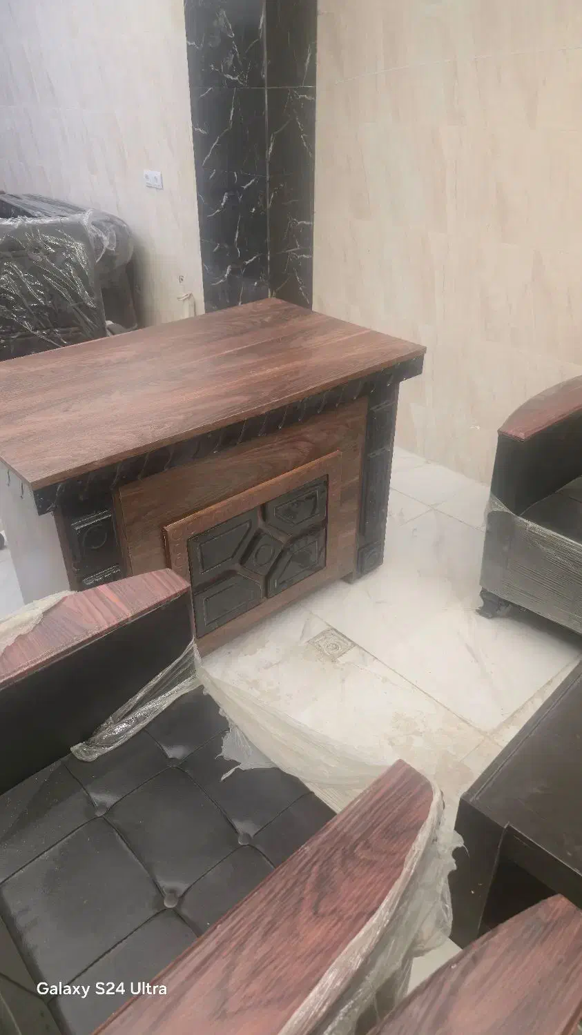 صندلی چرم و میز کارنو وبدون استفاده|مبلمان اداری|بندر امام خمینی, |دیوار