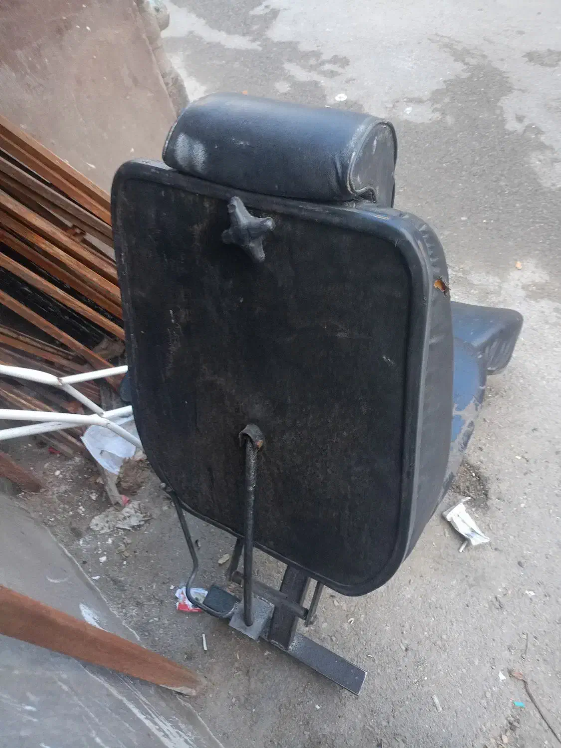 صندلی آرایشگاه|آرایشگاه و سالن‌های زیبایی|مشهد, سرافرازان|دیوار