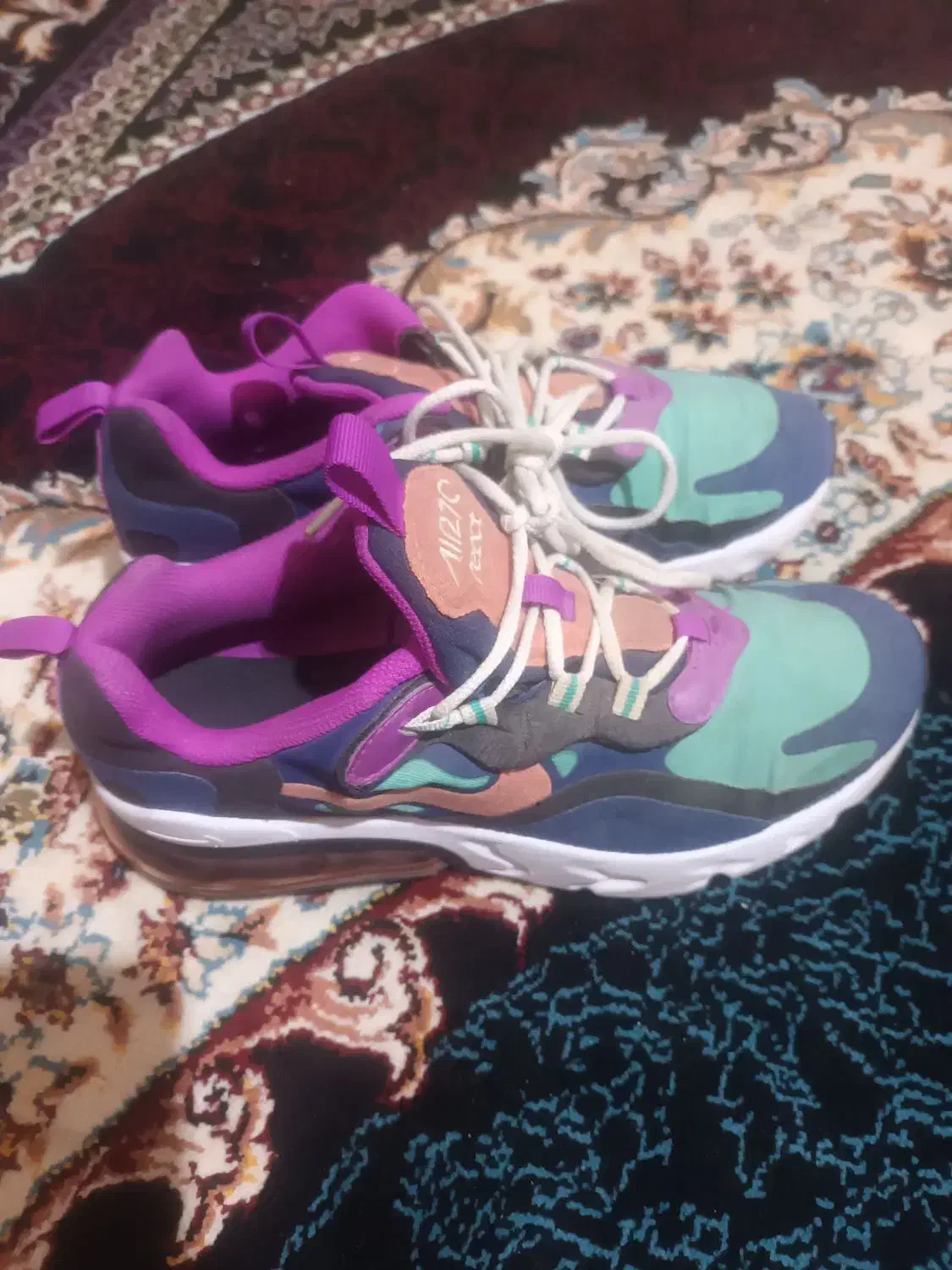 اسیکس|کیف، کفش، کمربند|نیشابور, سرآب کوشک|دیوار