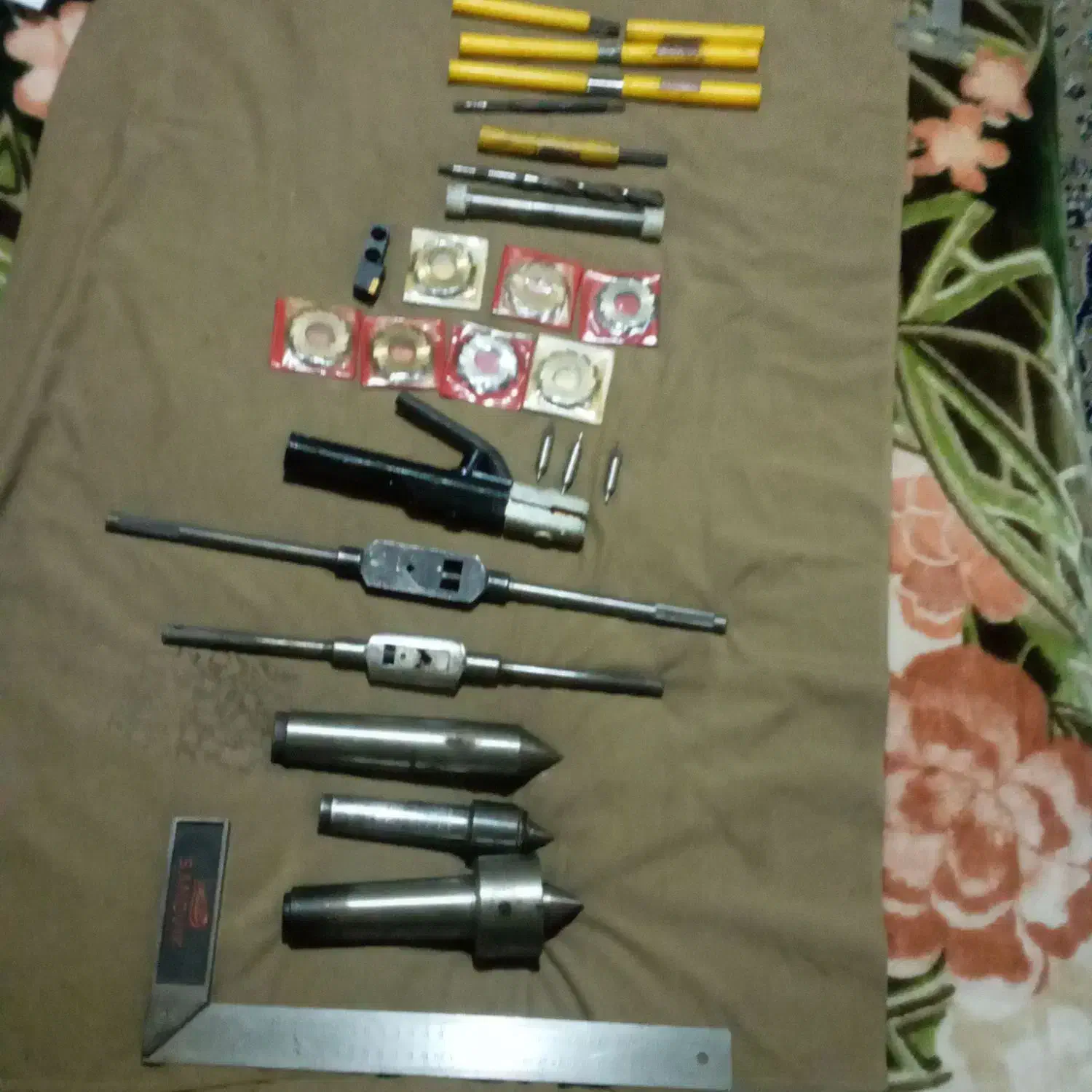 تعدادی ابزار تراش ویک قیچی کاردی فروشی.|ابزارآلات|تهران, فاطمی|دیوار