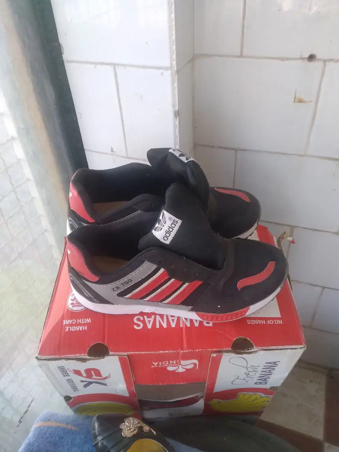 کتانی وکفش مجلسی|کیف، کفش، کمربند|شیروان (خراسان), |دیوار