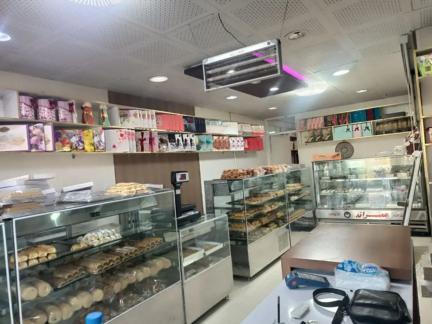 خانم نیمه وقت برای فروشندگی .تمام وقت کارگاه قنادی|استخدام خدمات فروشگاه و رستوران|همدان, |دیوار