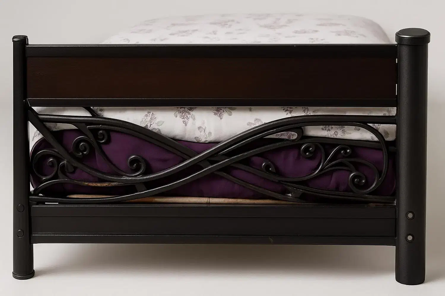 یک عدد تخت فلزی یک طبقه|تخت و سرویس خواب|مشهد, نیروی هوایی|دیوار