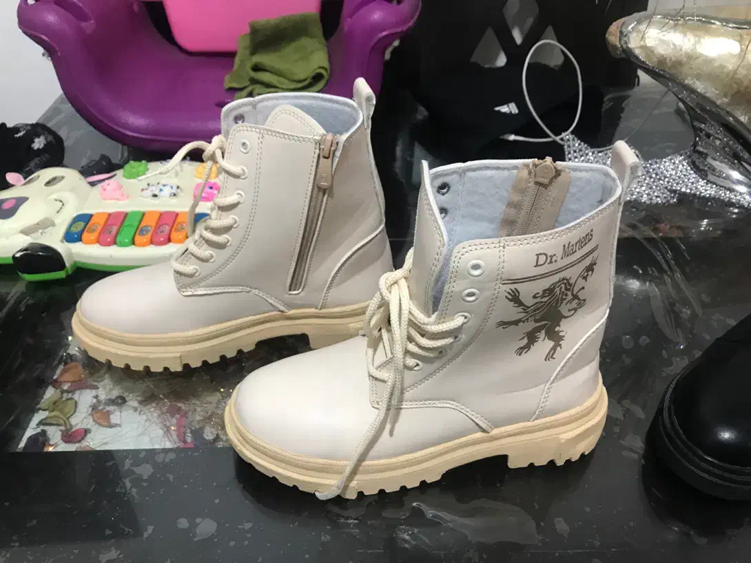 پوتین زنانه نونو دکتر مارتنز|کیف، کفش، کمربند|باقرشهر, |دیوار