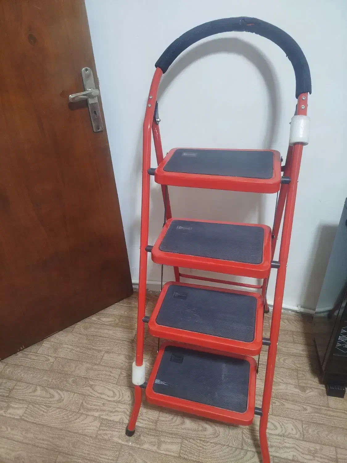 پله نو جنس زخیم|ابزارآلات|بروجرد, |دیوار