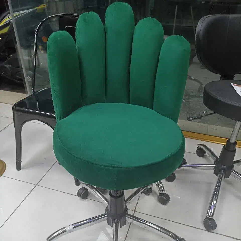 تجهیزات ارایشگاهی تخت مژه میز ناخن|آرایشگاه و سالنهای زیبایی|ری, فیروزآبادی|دیوار