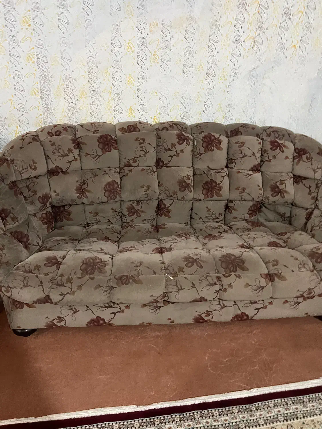 مبل ۷نفره راحتی|مبلمان خانگی و میز عسلی|میانه, |دیوار