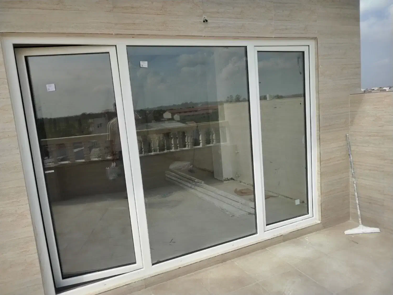 نصب درب و پنجره دو جداره و upvc|خدمات پیشه و مهارت|رشت, اسماعیل آباد|دیوار