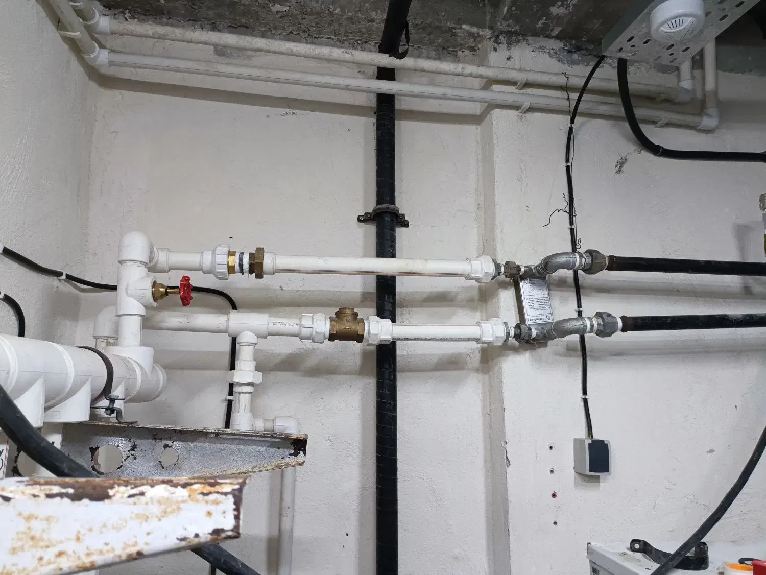 لوله کشی و تاسیسات ساختمان و نصاب پمپ و شیر آلات|خدمات پیشه و مهارت|چابهار, |دیوار