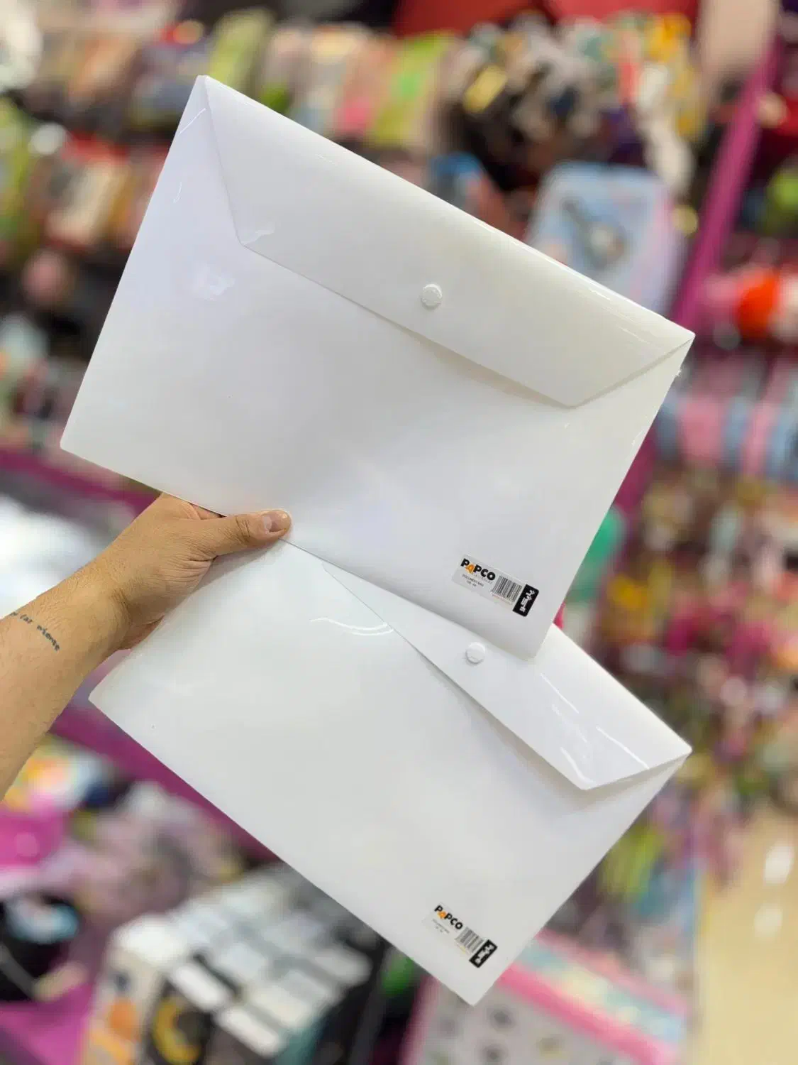 پوشه سفید گمشده|اشیا|بندر ماهشهر, |دیوار