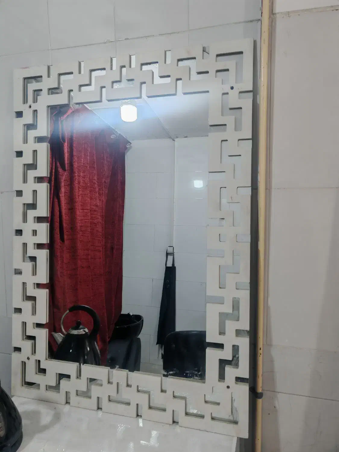 دو عدد اینه|آینه|نیشابور, امام خمینی|دیوار