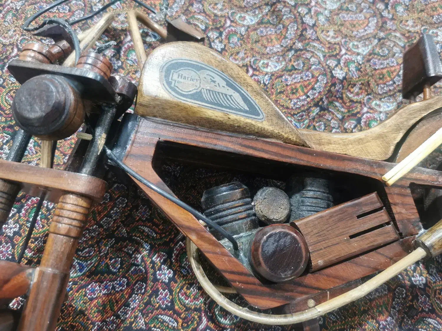 موتور چوبی دست ساز|کلکسیون اشیاء عتیقه|آفتاب, |دیوار