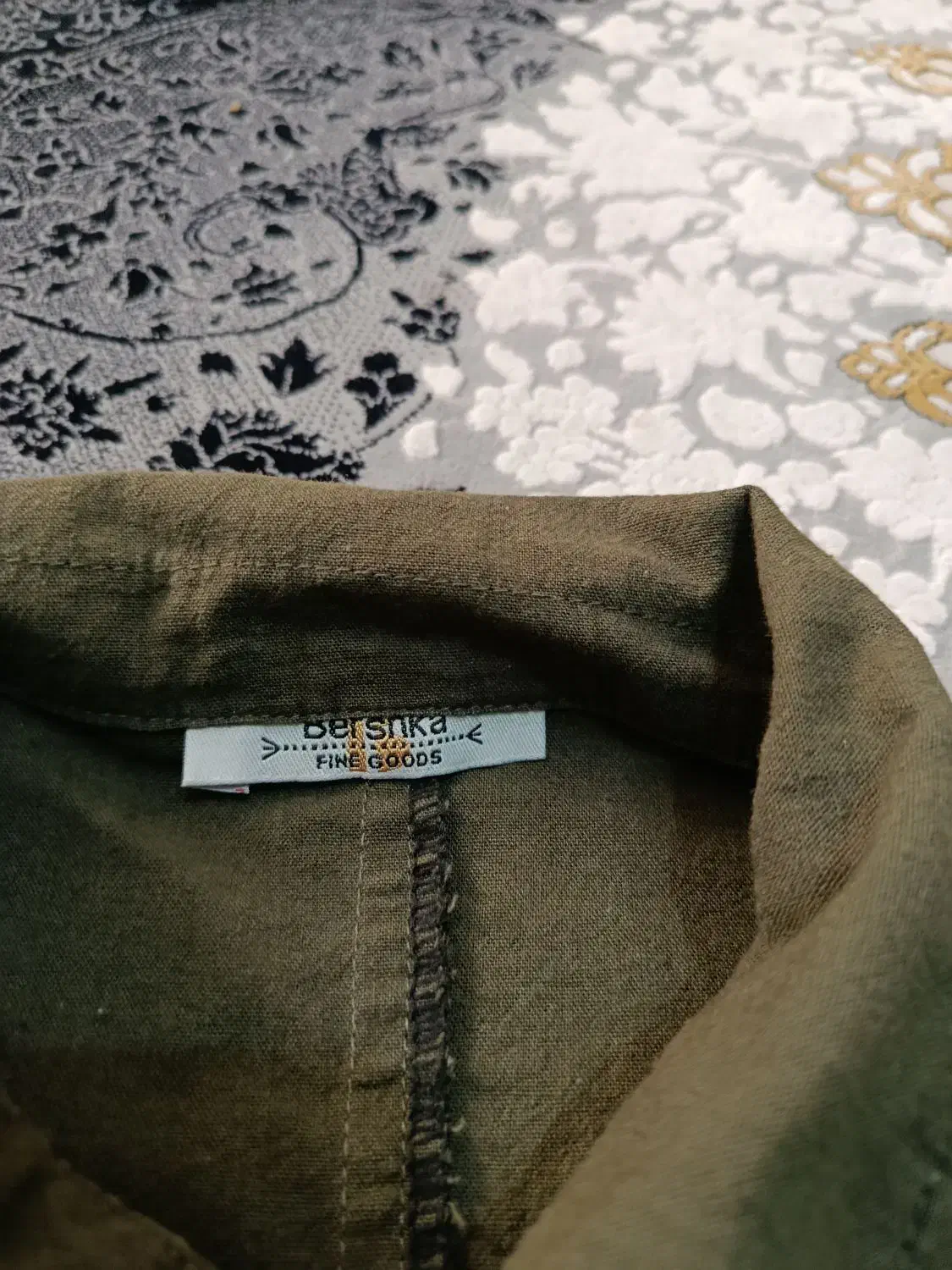 مقداری لباس|لباس|شیراز, دینکان|دیوار