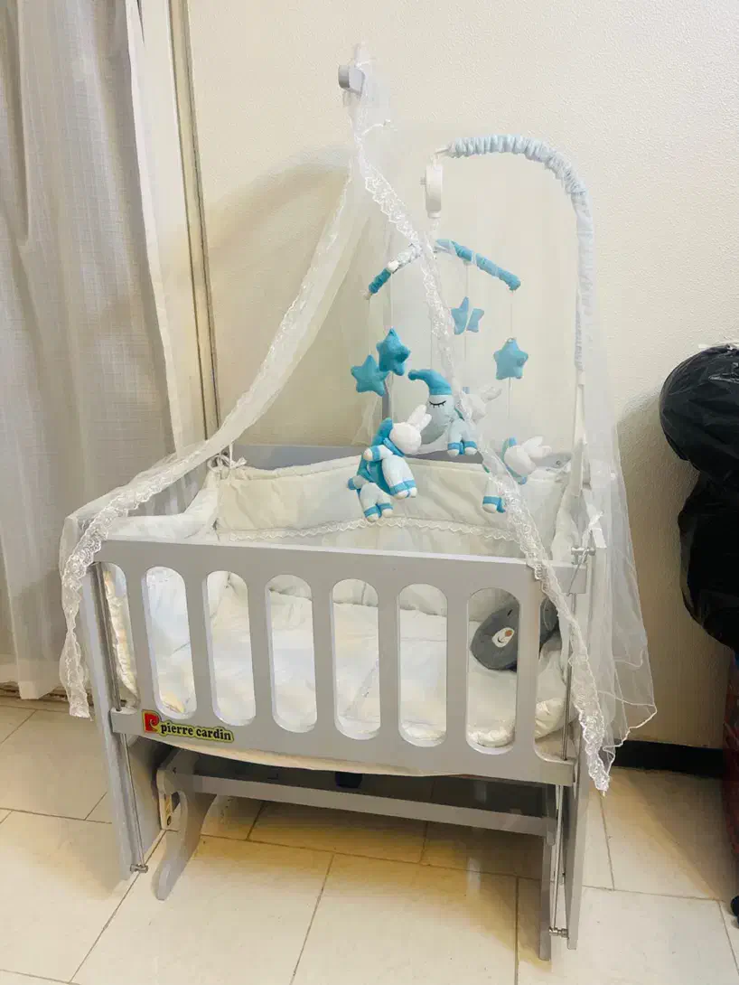 گهواره کنار مادر|تخت و صندلی بچه|شاهین‌شهر, شهرک پردیس|دیوار