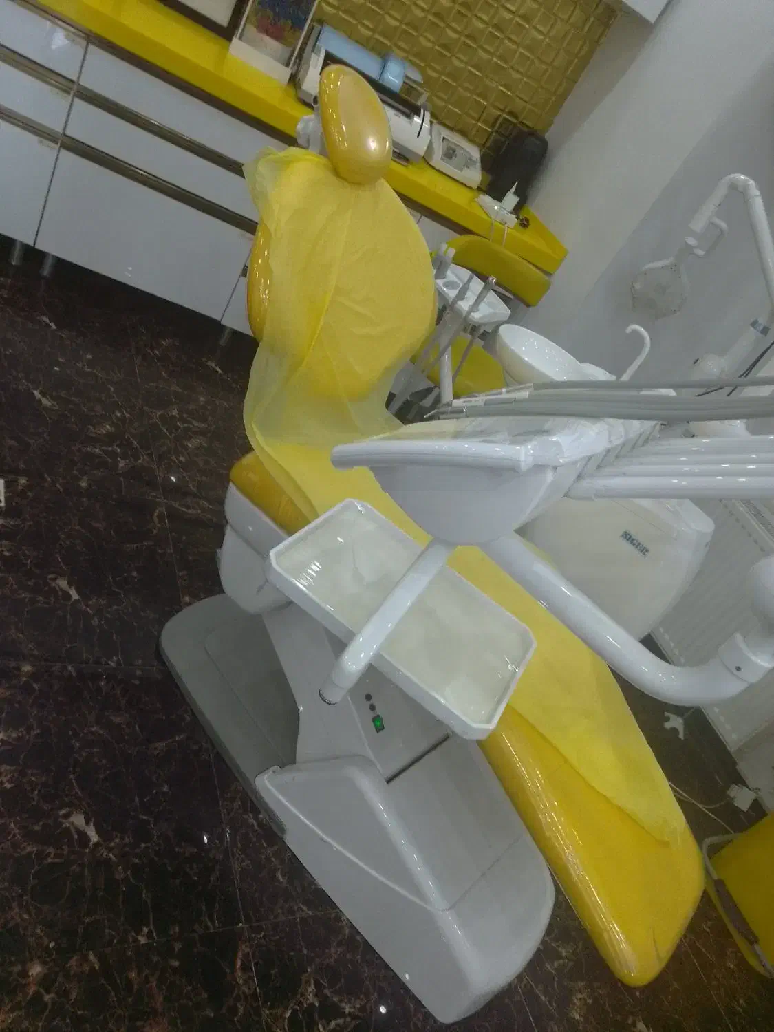 استخدام دستیار و منشی دندانپزشک|استخدام درمانی، زیبایی، بهداشتی|قدس, شهر‌قدس|دیوار