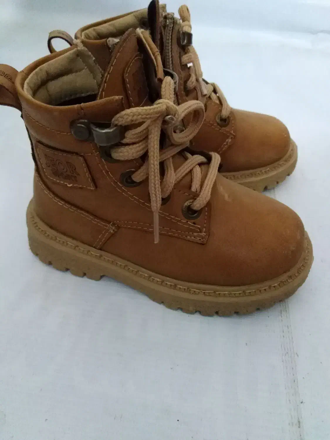 بوت بچه گانه شیک و تمیز|کیف، کفش، کمربند|شاهین‌شهر, شهرک سایت|دیوار