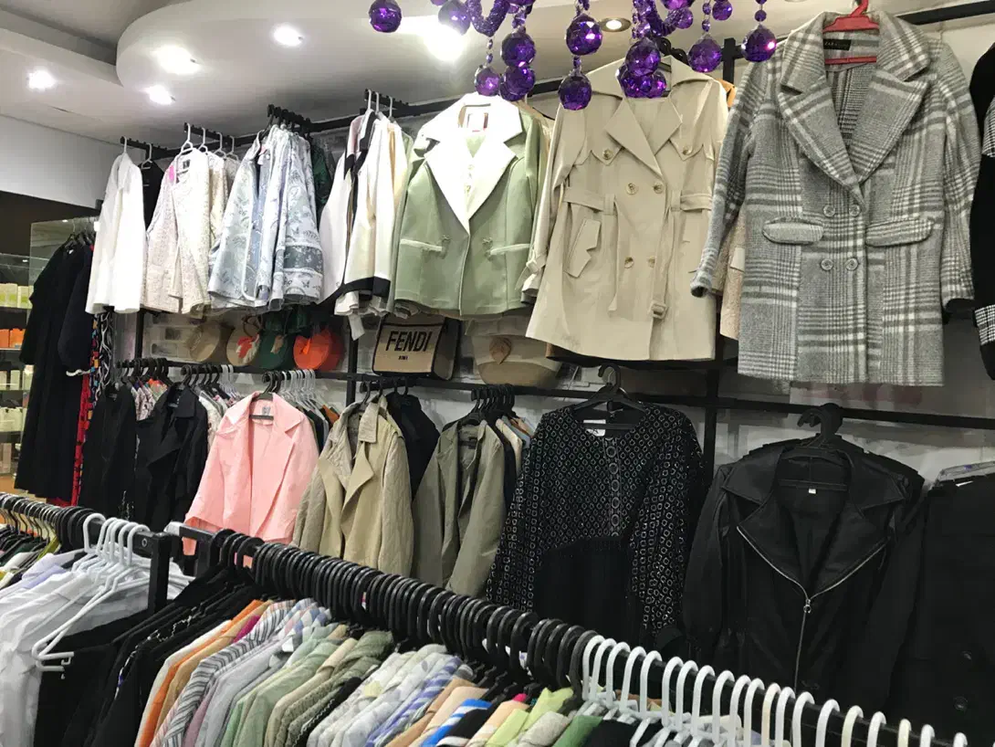 فروش بعلت جمع آوری (آدرس پاساژ سیدان طبقه یک)|لباس|آستارا, |دیوار