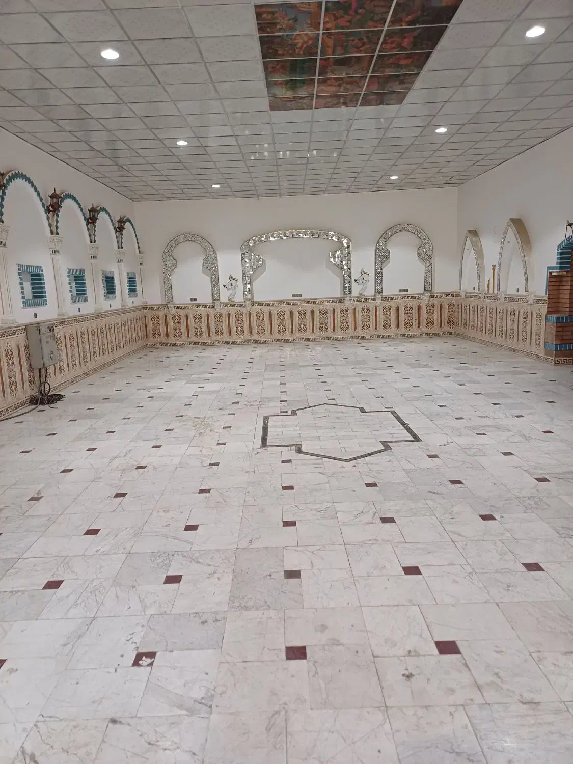 سالن بزرگ|اجارهٔ مغازه و غرفه|قم, بیست متری ولیعصر|دیوار