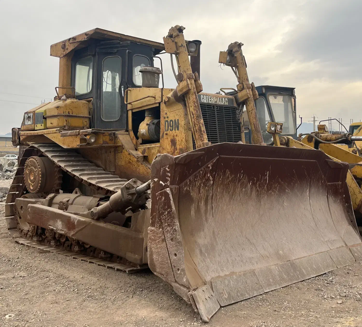 پیمانکاری خاکبرداری اجاره بولدوزر d9nبیل 220 لودر|خدمات حمل و نقل|اراک, |دیوار