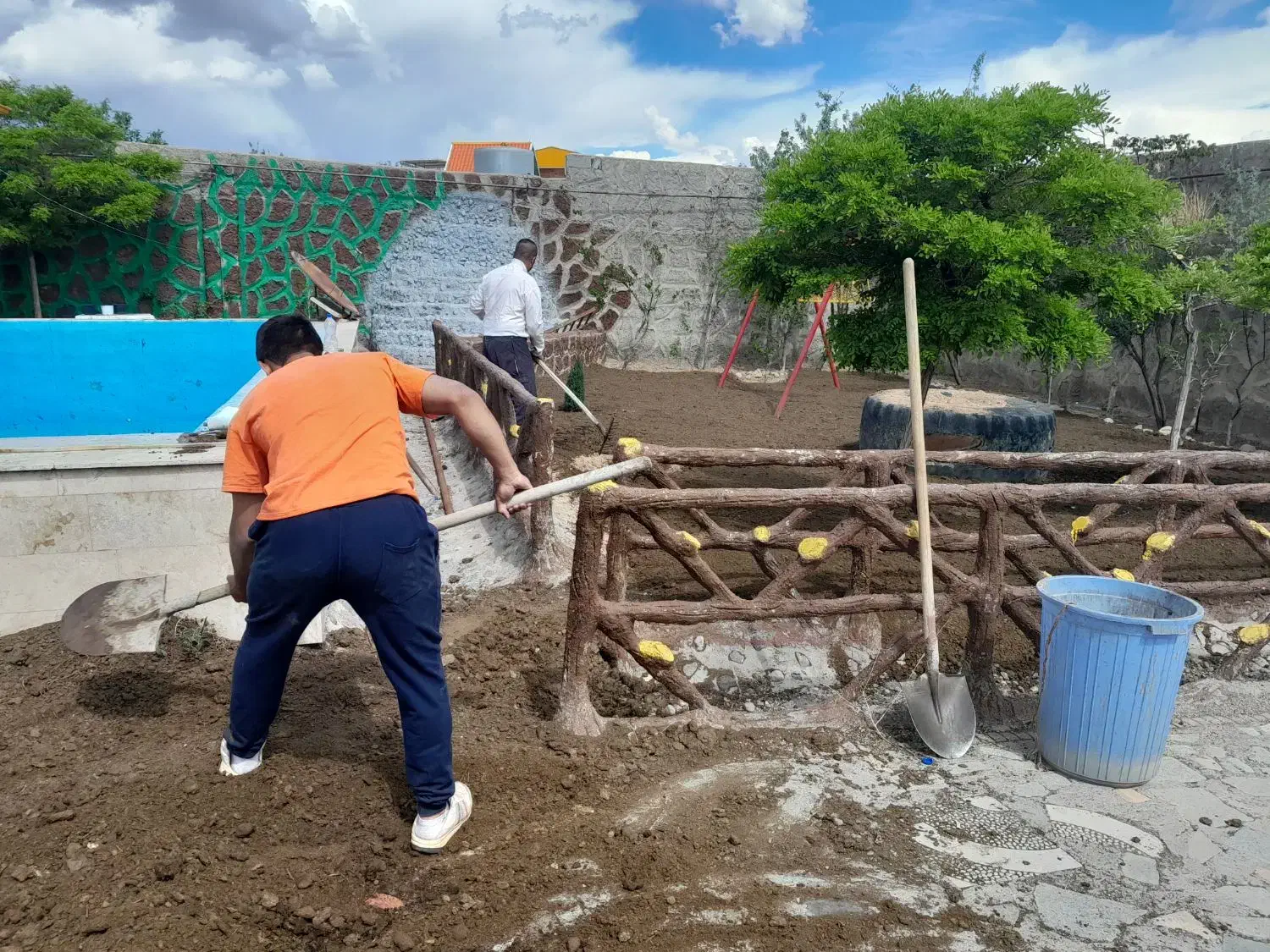 خدمات باغبانی و هرس کاری و  سم پاشی و درختکاری|خدمات باغبانی و درختکاری|تبریز, |دیوار