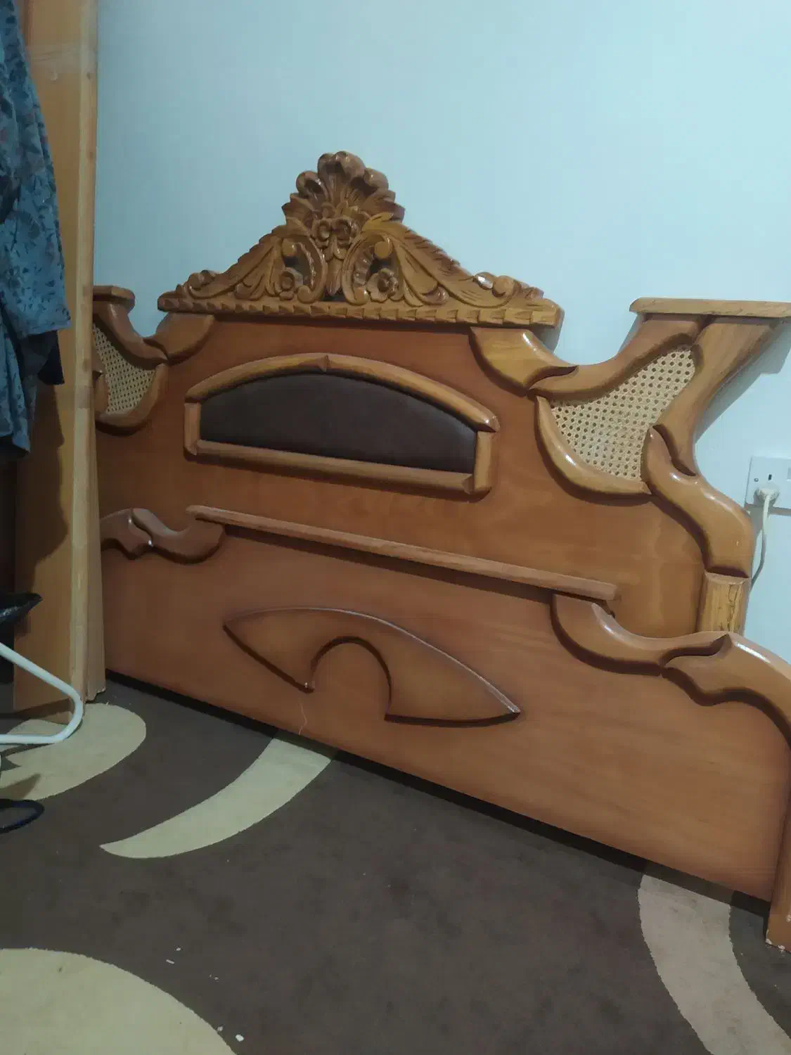 تخت خواب دو نفره و قاب عکس و تابلو|تخت و سرویس خواب|شیراز, ریشمک|دیوار