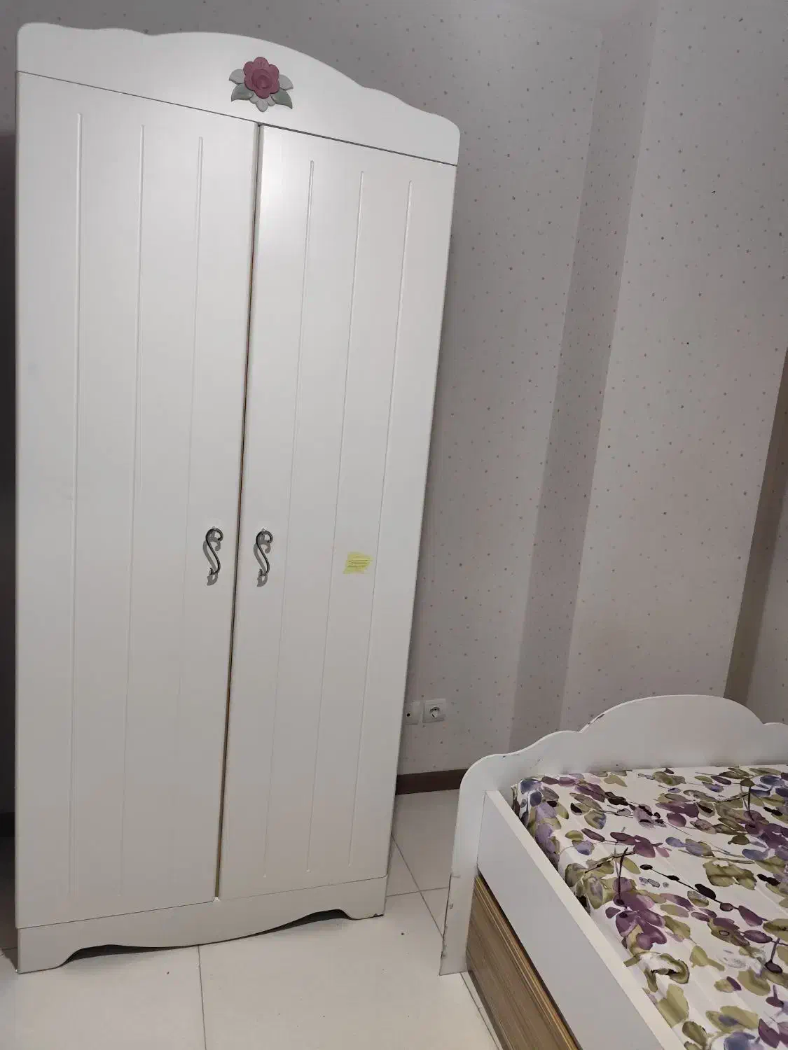 کمد نوجوان|جاکفشی، کمد، دراور|همدان, |دیوار