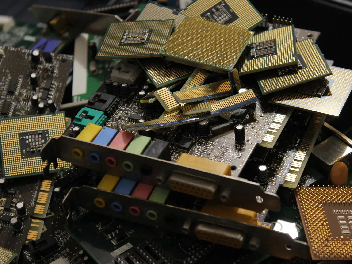 خر ید ار کیس مانیتور لپتاپ خراب و ضایعات کامپیوتر|قطعات و لوازم جانبی رایانه|اصفهان, مولوی|دیوار