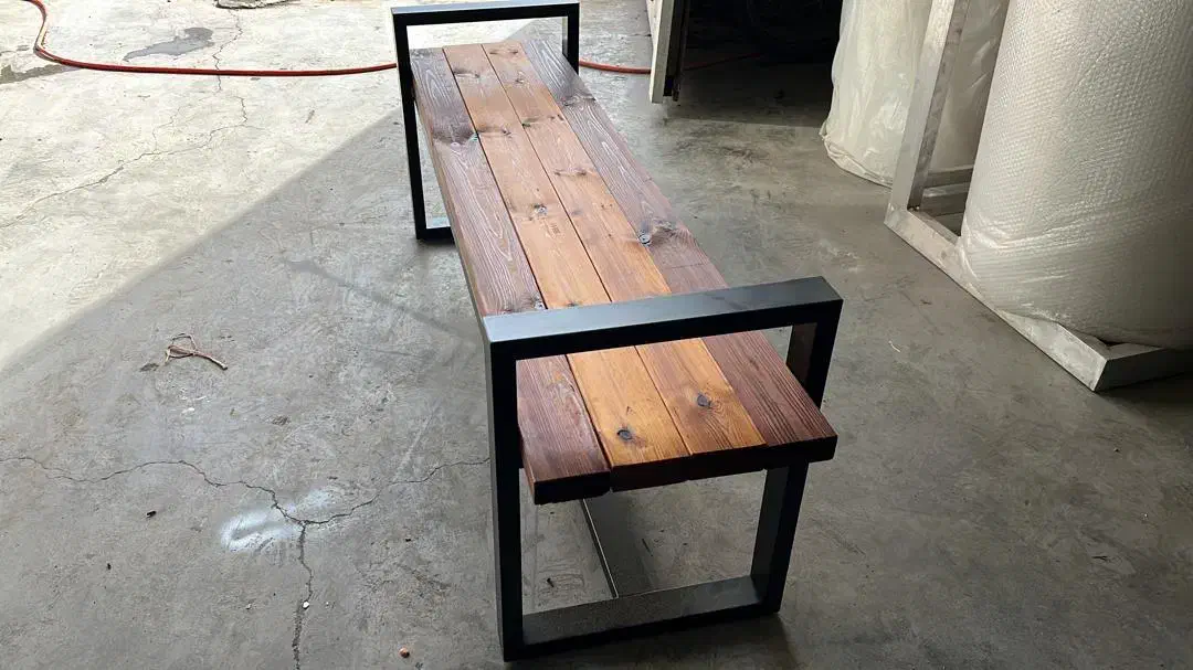 نیمکت چوبی وساده|صندلی و نیمکت|محمدشهر, محمدشهر|دیوار