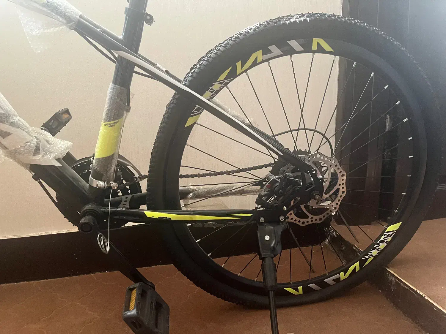 دوچرخه ۲۶|دوچرخه، اسکیت، اسکوتر|صدرا-فارس, فاز ۱|دیوار