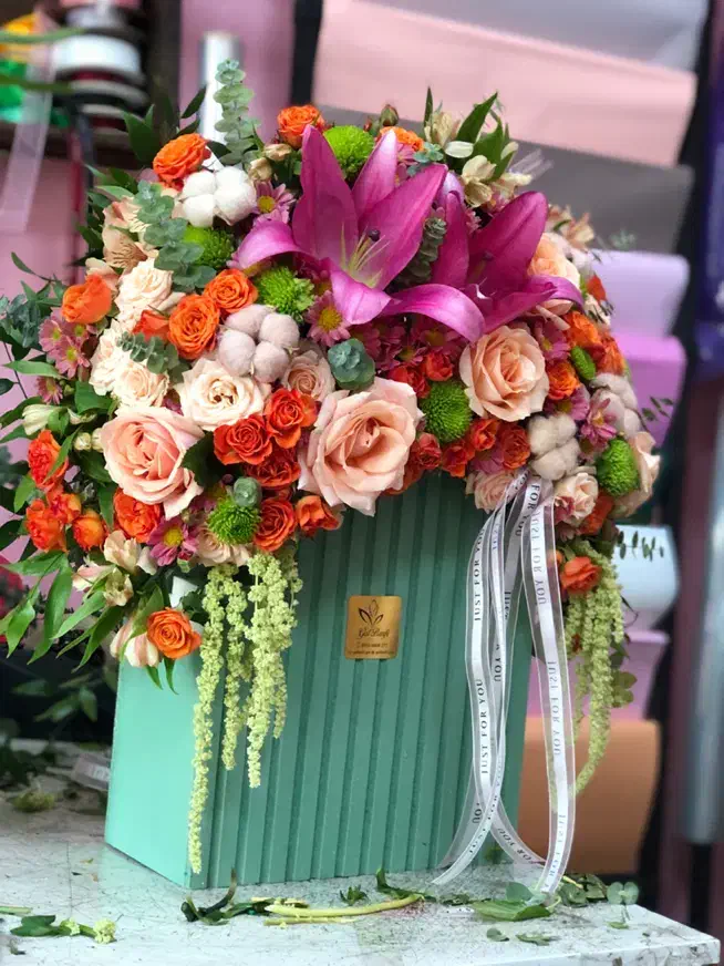 گل کادویی|گل و گیاه طبیعی|تهران, آبشار تهران (دریاچه)|دیوار