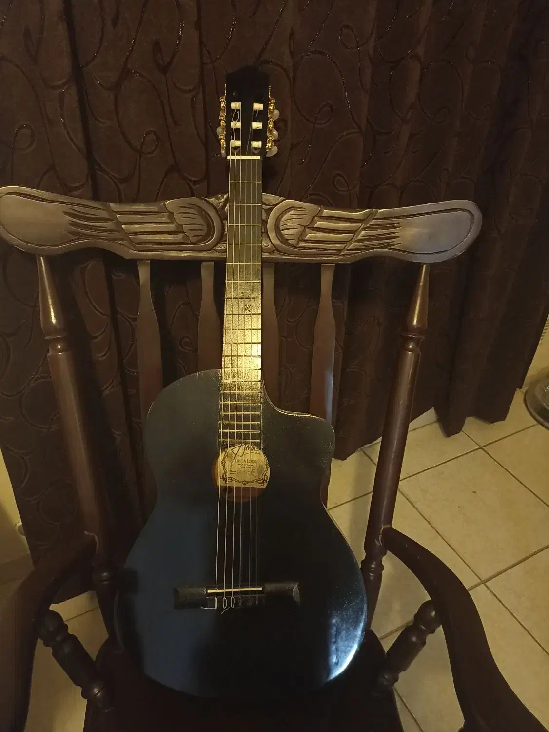 گیتار کلاسیک|گیتار، بیس، امپلیفایر|پرند, فاز ۵|دیوار