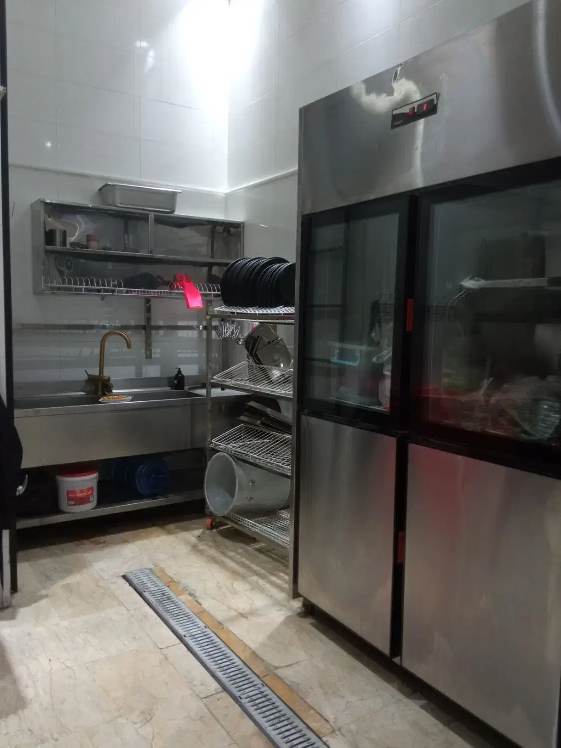 استخدام در کافه رستوران میم|استخدام خدمات فروشگاه و رستوران|تهران, کاشانک|دیوار