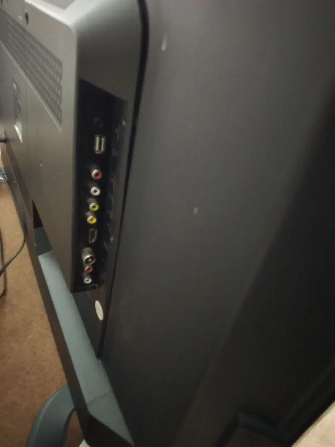 تلویزیون شکسته|تلویزیون و پروژکتور|فردیس, فردیس|دیوار