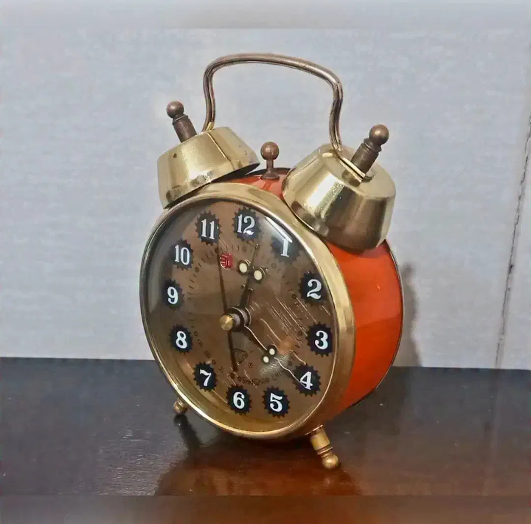 ساعت رومیزی نوستالژی|ساعت دیواری و تزئینی|اراک, |دیوار