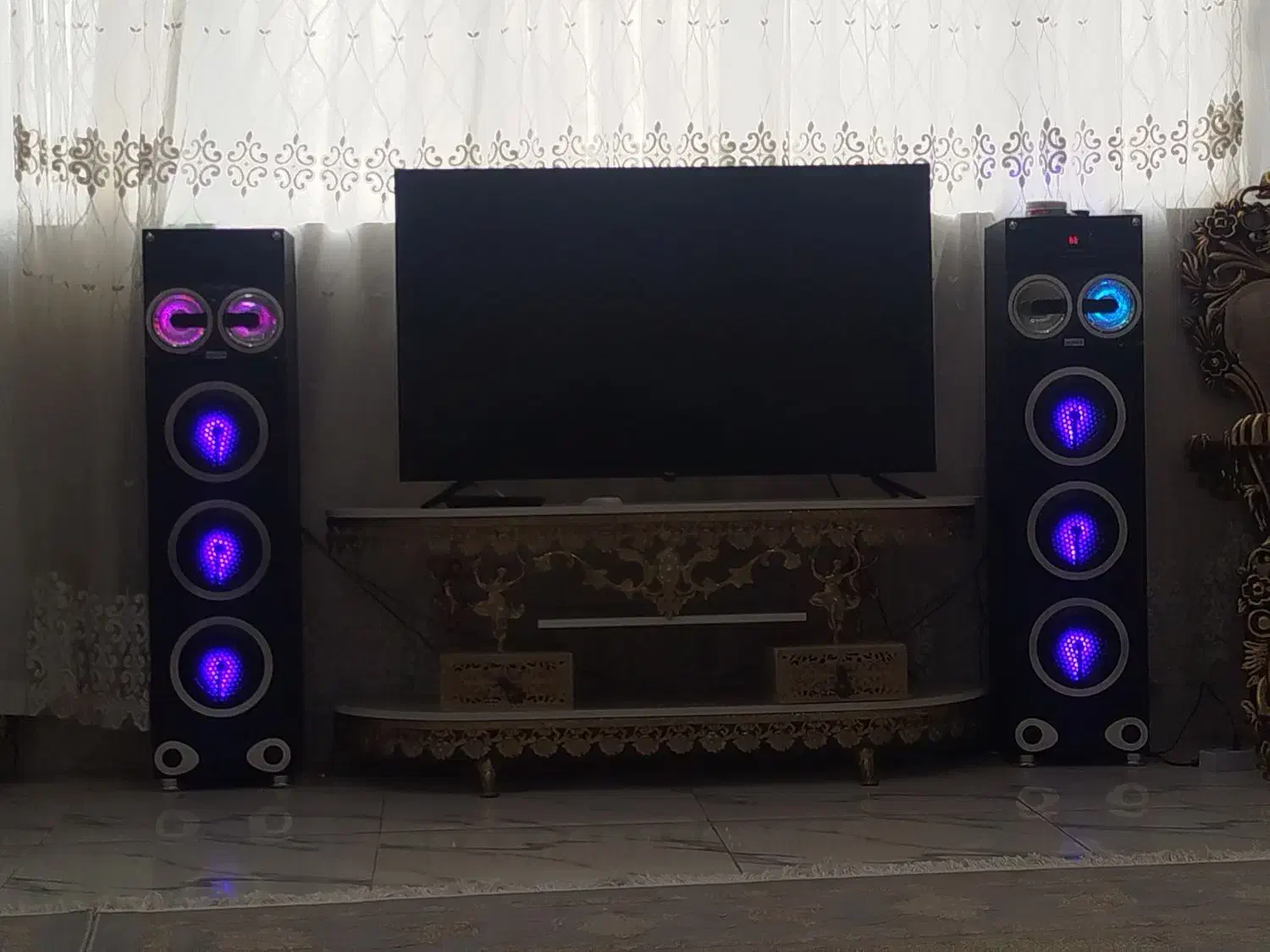 دوتا باند نو سالم|سیستم صوتی خانگی|میانه, |دیوار