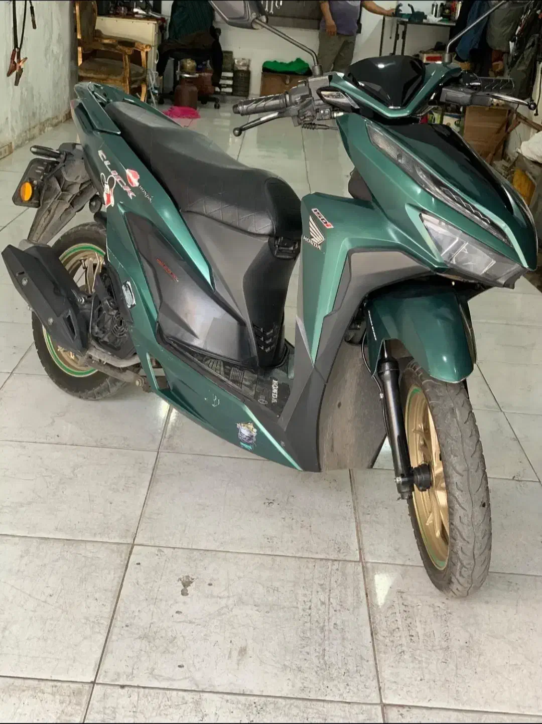 کیلیک 150|موتورسیکلت|اندیشه, اندیشه فاز ۱|دیوار