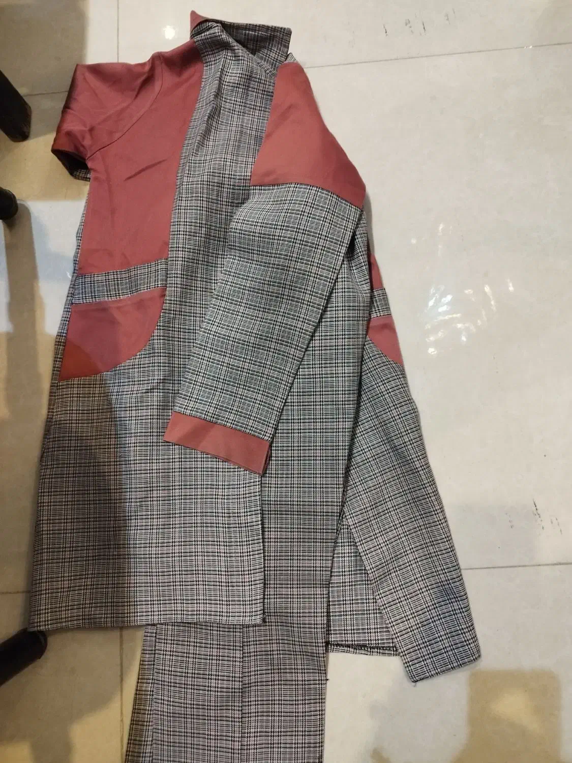 دو عدد کیف مدرسه و یک دست یونی فرم|کیف، کفش، کمربند|گلبهار, شهر جدید گلبهار|دیوار