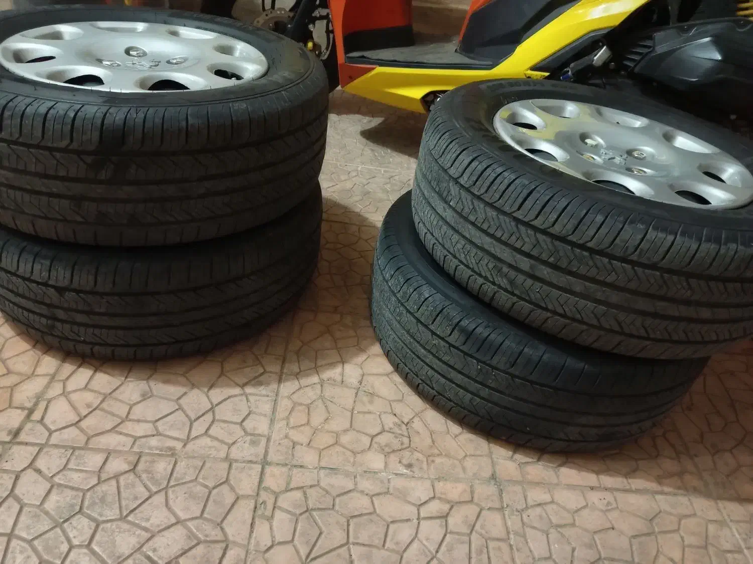 لاستیک بارز ۸۰٪|قطعات یدکی و لوازم جانبی|میاندوآب, |دیوار