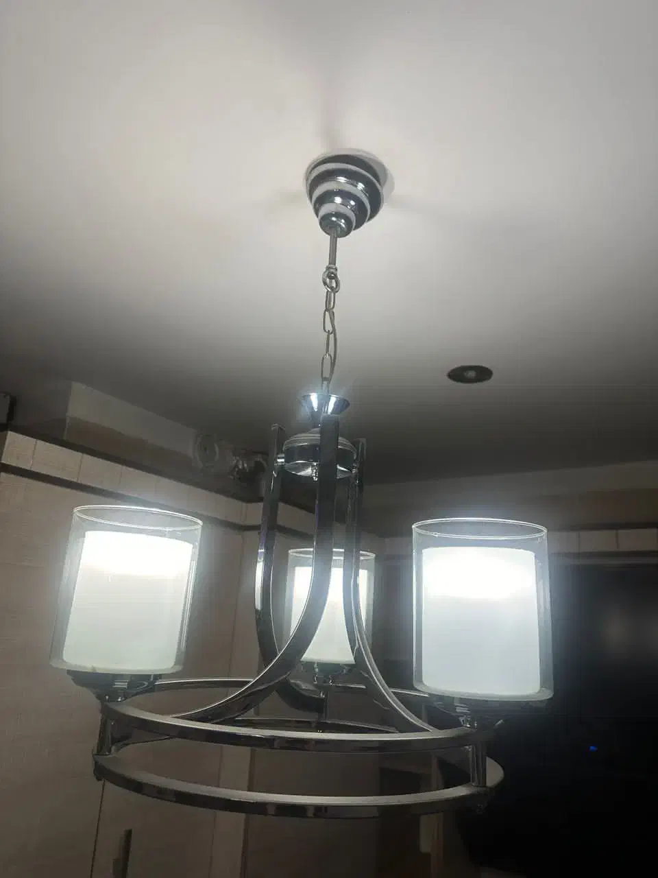 فوری لوستر۳ شعله کاملا سالم|لوستر و چراغ آویز|کرج, کوی امامیه|دیوار