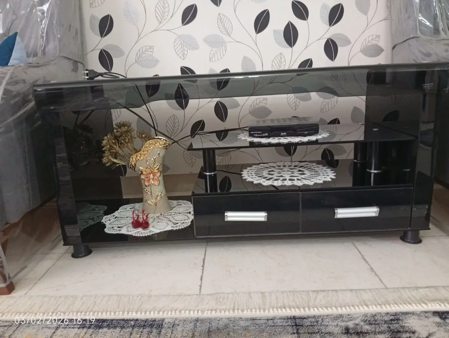 میز تلویزیون شیشه ای|میز تلویزیون|فولادشهر, B8|دیوار