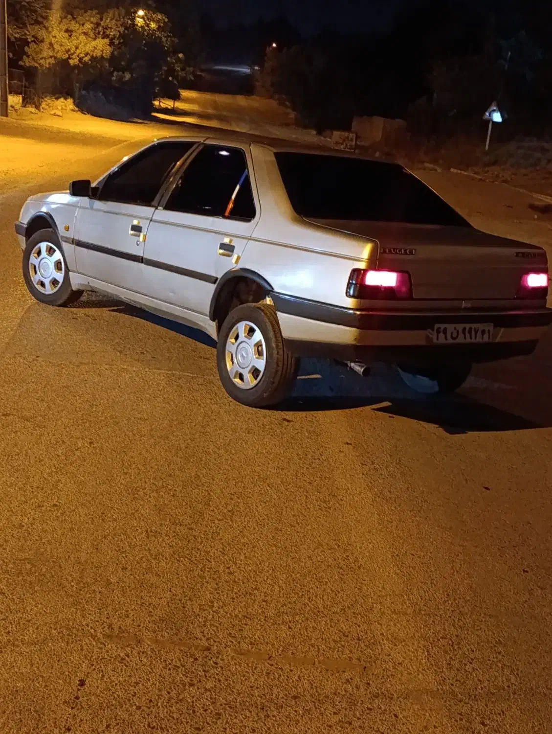 405مدل 84|خودرو سواری و وانت|بروجرد, |دیوار