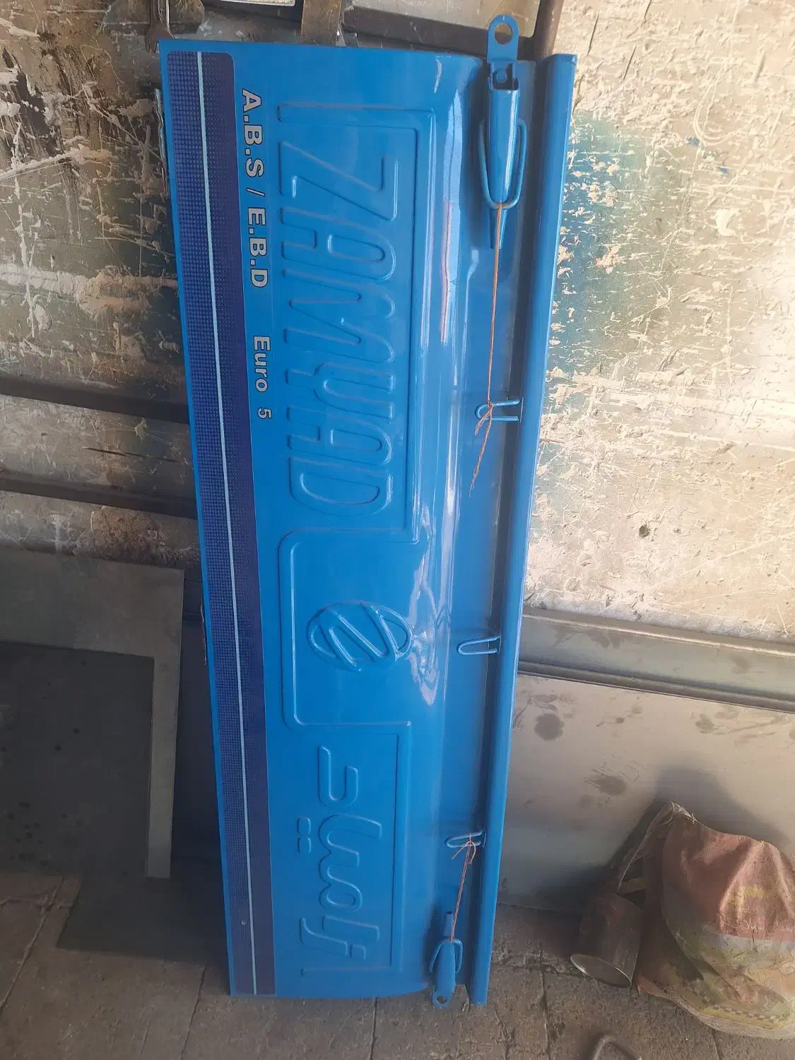 در عقب لگنی نیسان|قطعات یدکی و لوازم جانبی|گرمدره, |دیوار