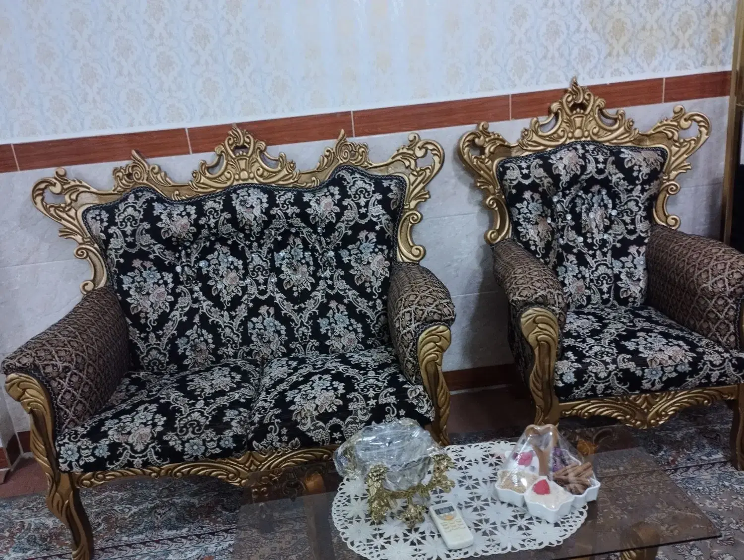 مبلمان سلطنتی ودوعدد شاه نشین|مبلمان خانگی و میز عسلی|کرمانشاه, |دیوار
