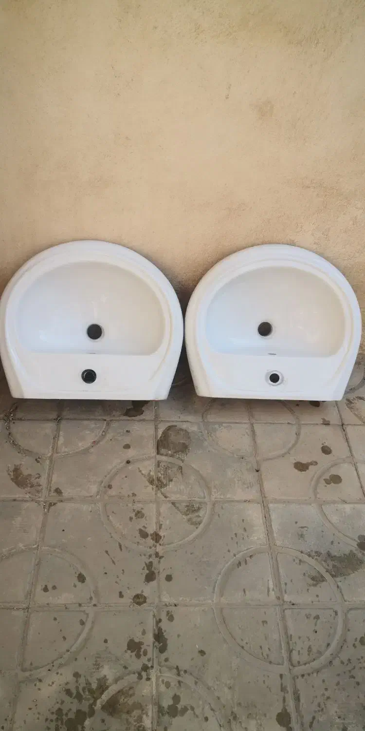یک جفت روشویی با پایه سفید یکدست.|لوازم سرویس بهداشتی|شیراز, دشت چنار|دیوار