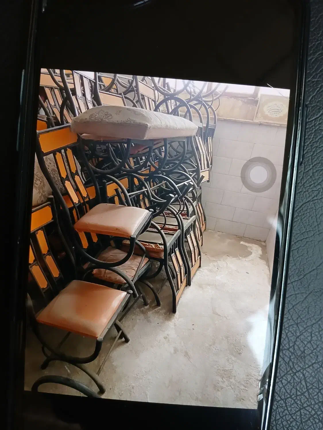 میز و صندلی|میز و صندلی غذاخوری|اصفهان, ناصرخسرو|دیوار