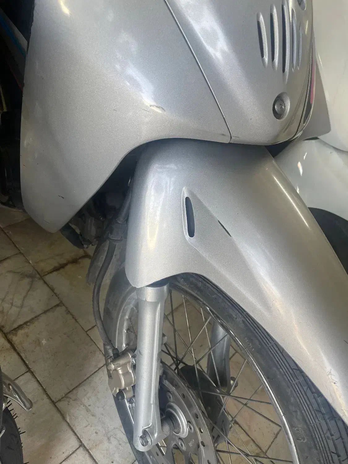 هوندا ویو ۱۳۸۳ نقره ای|موتورسیکلت|اردکان, |دیوار