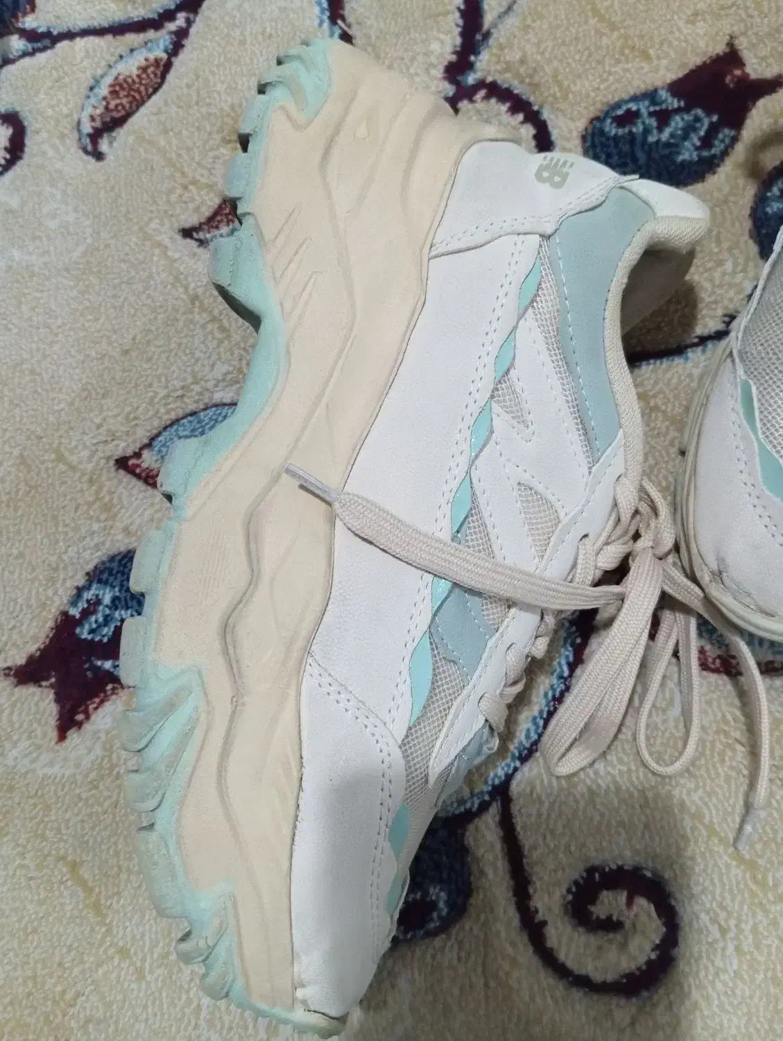 کتونی|کیف، کفش، کمربند|بومهن, |دیوار