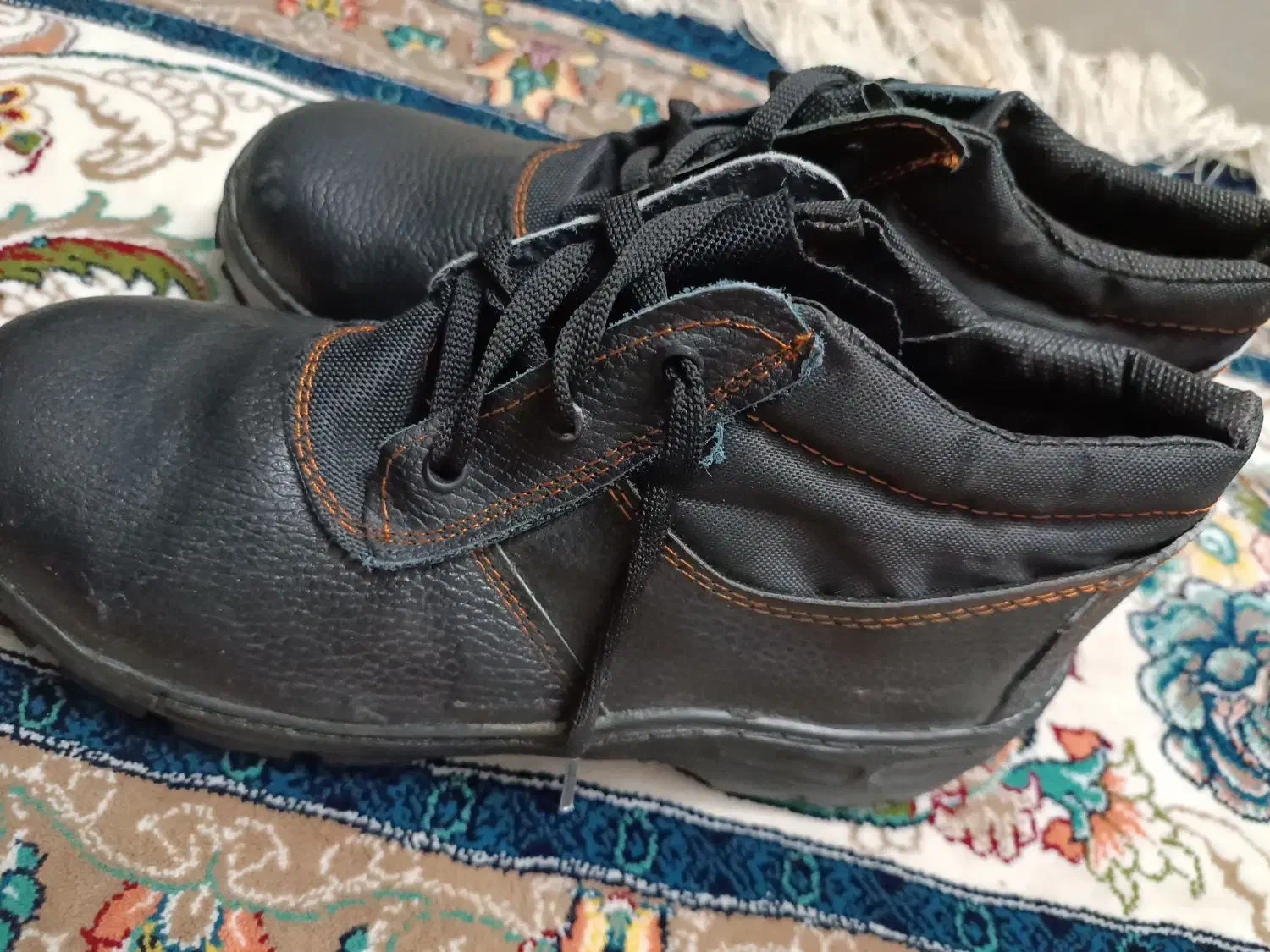 کفش پوتین|کیف، کفش، کمربند|کاشان, قطب راوندی|دیوار